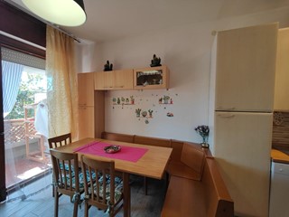 Quadrilocale in Affitto a Carrara, zona Marina di Carrara, 800€, 80 m², arredato