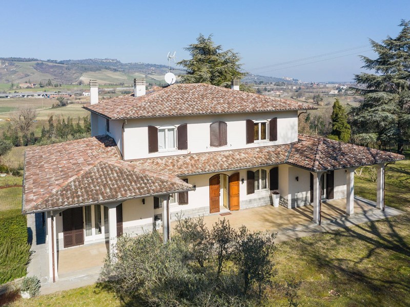 Villa in Vendita a Castrocaro Terme e Terra del Sole, 895'000€, 300 m²