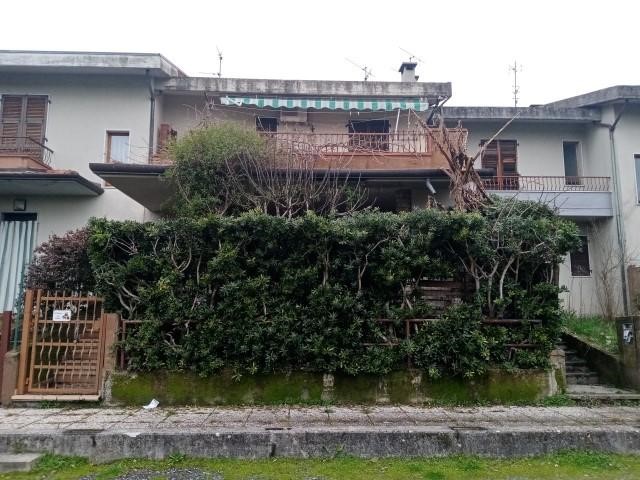 Villetta a schiera in Vendita a Tresana, zona Barbarasco, 220'000€, 160 m², arredato