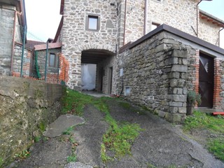 Casa Semi Indipendente in Vendita a Casola in Lunigiana, zona Regnano, 48'000€, 90 m², arredato