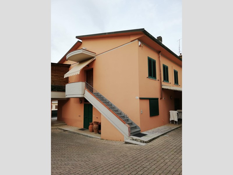 Casa Indipendente in Vendita a Montopoli in Val d'Arno, zona Capanne, 280'000€, 200 m², con Box
