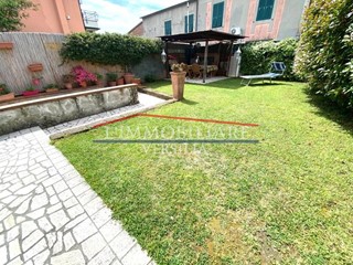 Casa Semi Indipendente in Vendita a Massa, 384'000€, 260 m², arredato