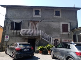 Casa Indipendente in Vendita a Licciana Nardi, zona Monti, 75'000€, 180 m², arredato, con Box