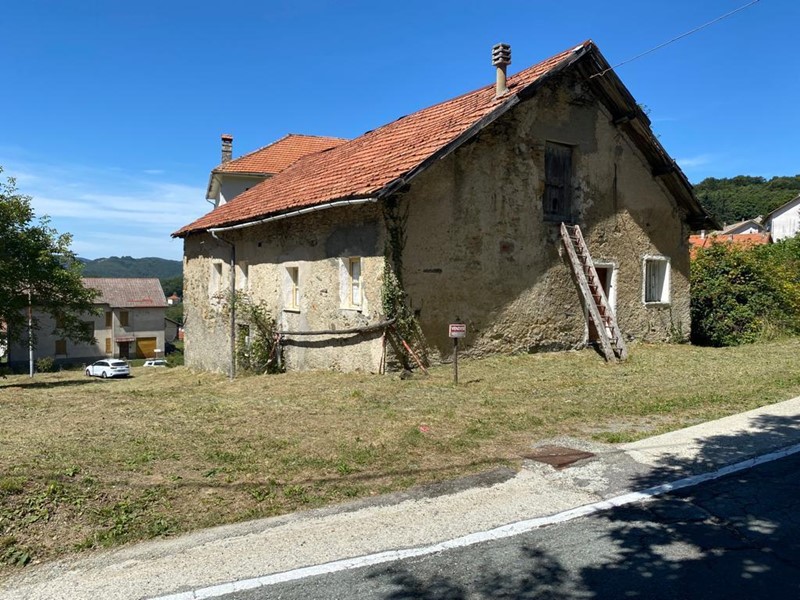 Casa Indipendente in Vendita a Urbe, zona Vara Superiore, 55'000€, 207 m²