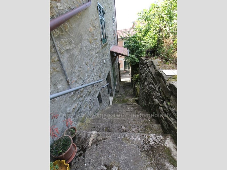 Trilocale in Vendita a Calice al Cornoviglio, zona Madrignano, 45'000€, 62 m², arredato