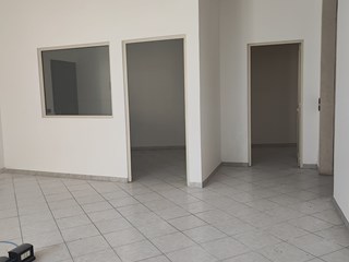 Ufficio in Affitto a Valverde, zona Centrale, 1'000€, 220 m²