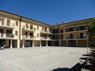 Immobile commerciale in Vendita a Montignoso, zona Cervaiolo, 250'000€, 230 m²