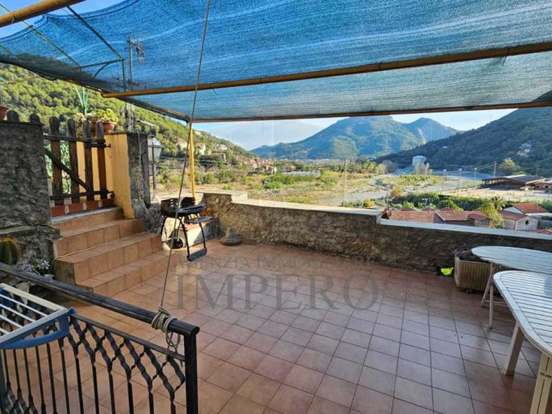 Casa Semi Indipendente in Vendita a Ventimiglia, zona Varase, 120'000€, 165 m²