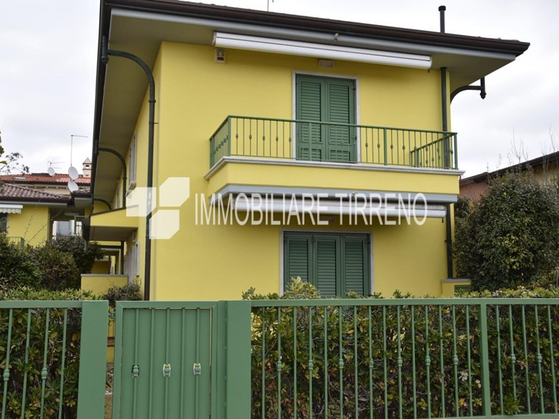 Quadrilocale in Affitto a Massa, zona Marina di Massa, 65 m², arredato, con Box