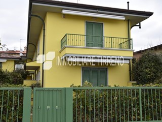 Quadrilocale in Affitto a Massa, zona Marina di Massa, 65 m², arredato, con Box