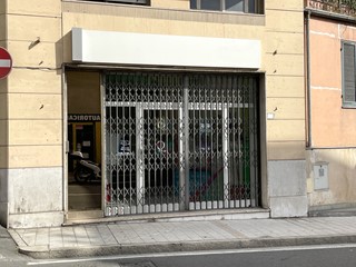 Immobile commerciale in Vendita a Sanremo, 295'000€, 157 m²