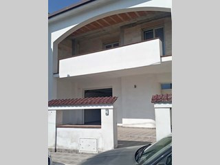 Appartamento in Vendita a San Donaci, zona Via San Luigi 87, 120'000€, 260 m², con Box