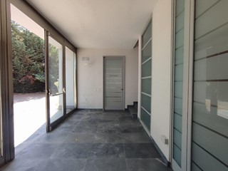 Ufficio in Affitto a Massa, 1'000€, 500 m²