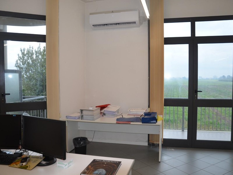 Ufficio in Vendita a San Giuliano Terme, zona San Martino a Ulmiano, 170'000€, 160 m²