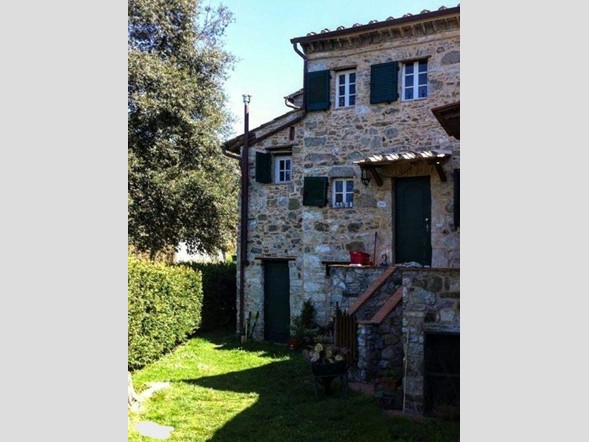 Casa Indipendente in Vendita a Lucca, zona Deccio di Brancoli, 90'000€, 55 m², arredato
