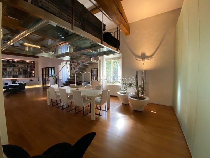 Appartamento in Vendita a Pisa, 950'000€, 270 m², arredato