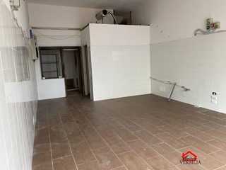 Negozio in Affitto a Massa, 480€, 40 m²