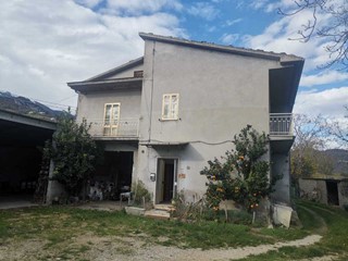 Casa Indipendente in Vendita a Montebello di Bertona, zona Frazione, 150'000€, 276 m²