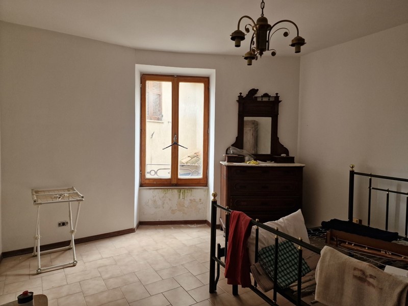 Appartamento in Vendita a Lugnano in Teverina, 50'000€, 123 m²