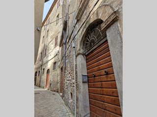 Appartamento in Vendita a Lugnano in Teverina, 50'000€, 123 m²