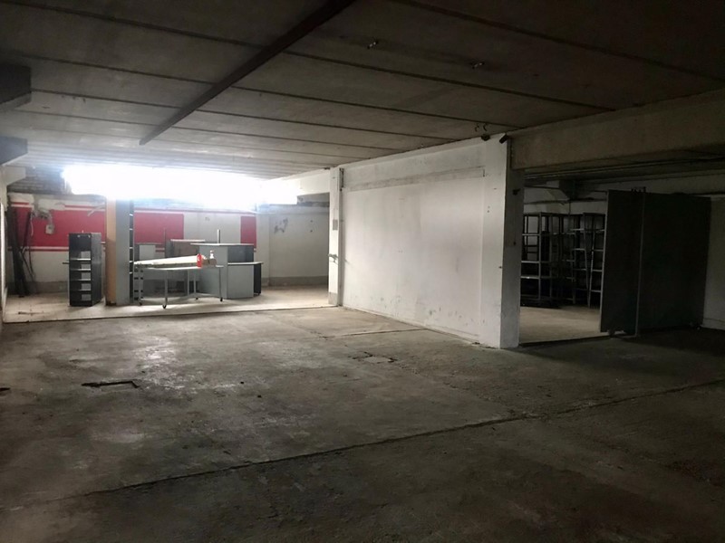 Capannone in Affitto a Lucca, zona Pontetetto, 200 m²