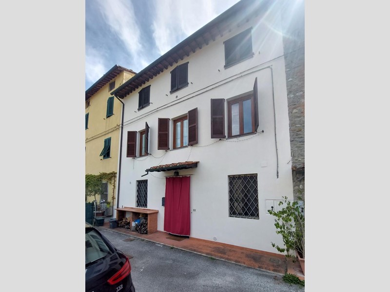 Casa Indipendente in Vendita a Lucca, zona San Marco, 199'000€, 121 m²