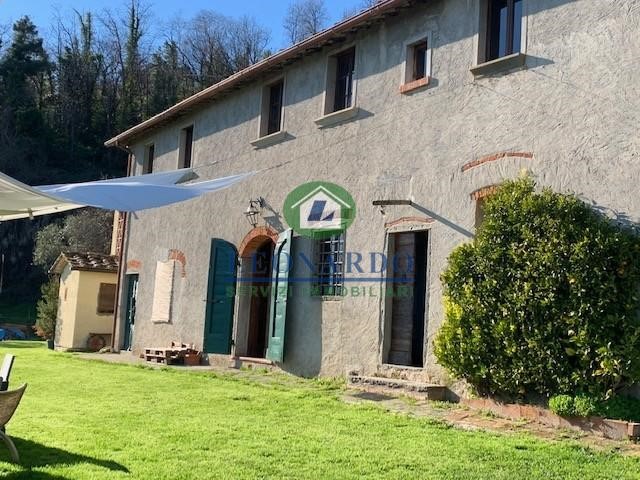 Casale in Vendita a Massa e Cozzile, zona Massa, 370'000€, 300 m², arredato