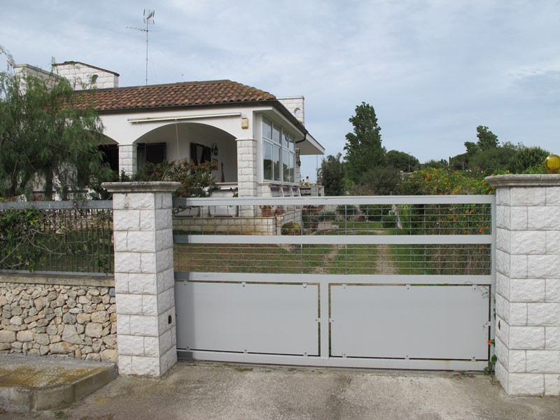 Villa in Vendita a Lecce, zona lecce - san cataldo, 450'000€, 380 m²