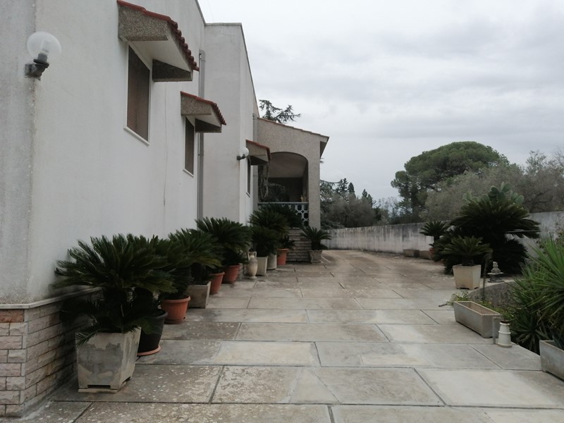 Villa in Vendita a Lecce, zona lecce, 280'000€, 400 m²