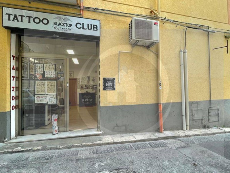 Immobile commerciale in Vendita a Bagheria, 86'000€, 85 m²