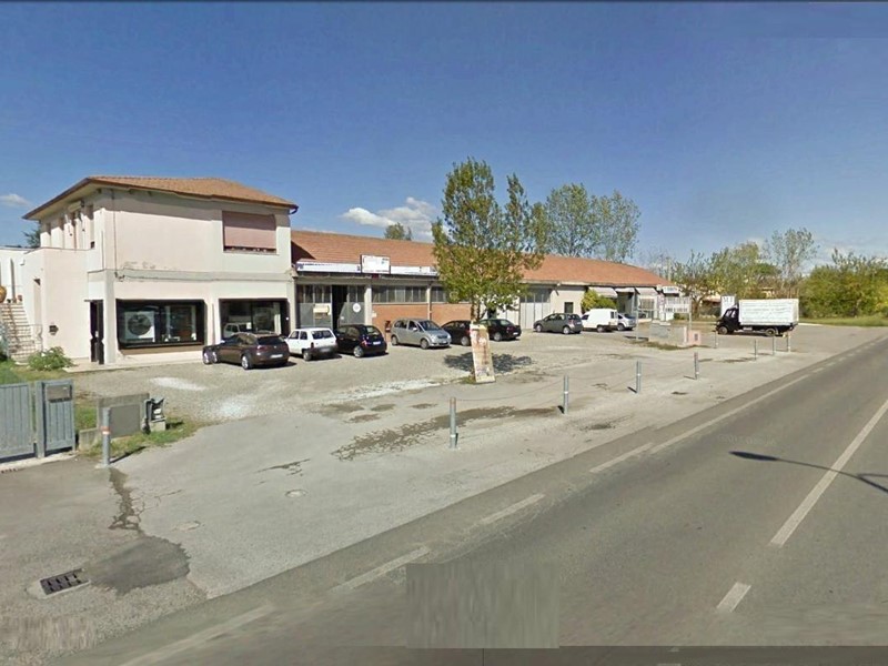 Capannone in Vendita a Casciana Terme Lari, zona La Capannina di Cevoli, 240'000€, 617 m²