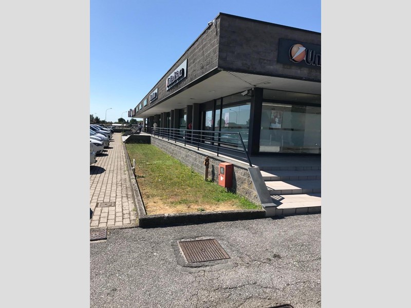 Ufficio in Vendita a Capannori, zona Lunata, 115'000€, 100 m²