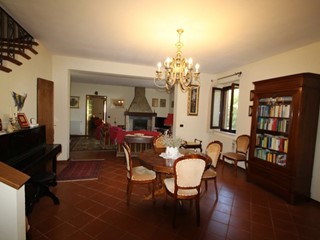 Villa in Vendita a Murlo, zona Casciano, 399'000€, 220 m², arredato