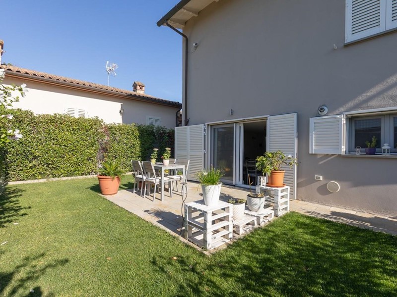 Villa in Vendita a Montecarlo, zona Gossi, 600'000€, 280 m²