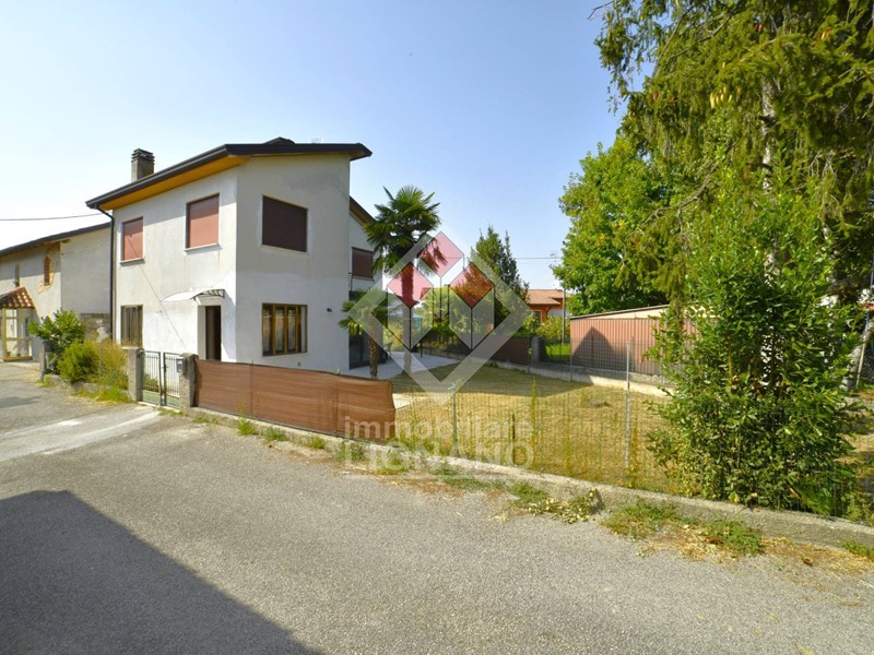 Casa Indipendente in Vendita a Caorle, zona Castello di Brussa, 115'000€, 150 m²