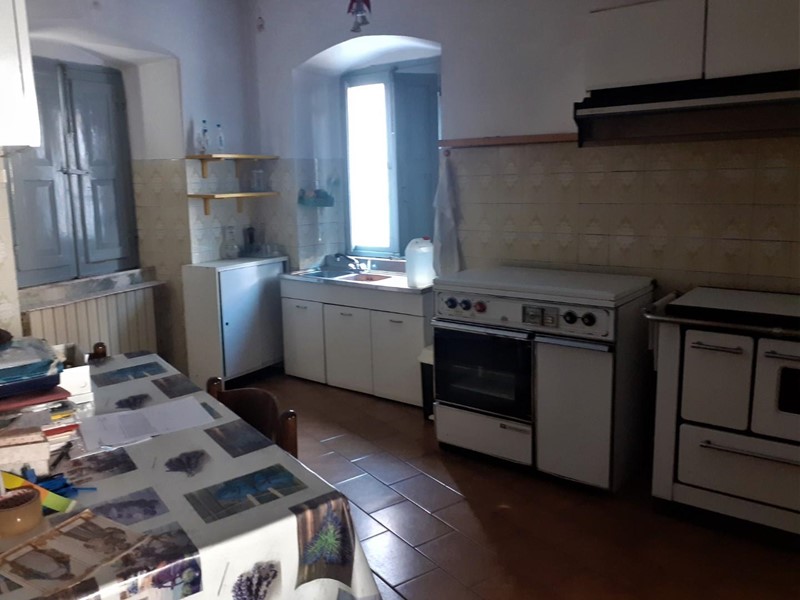 Casa Indipendente in Vendita a Massa, zona Mirteto, 230'000€, 220 m²