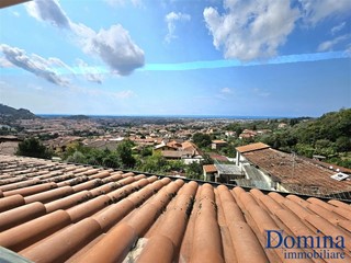 Appartamento in Vendita a Massa, zona Lavacchio, 330'000€, 200 m², arredato, con Box