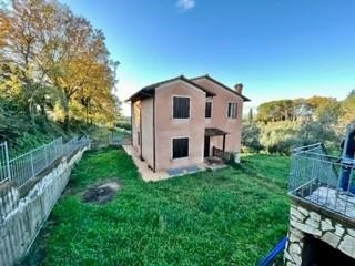 Villa in Vendita a Casciana Terme Lari, zona Ceppato, 395'000€, 250 m², con Box