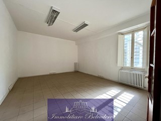 Ufficio in Affitto a Firenze, zona San Jacopino, 2'750€, 190 m²