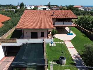 Casa Indipendente in Vendita a Poggiofiorito, 580'000€, 600 m²