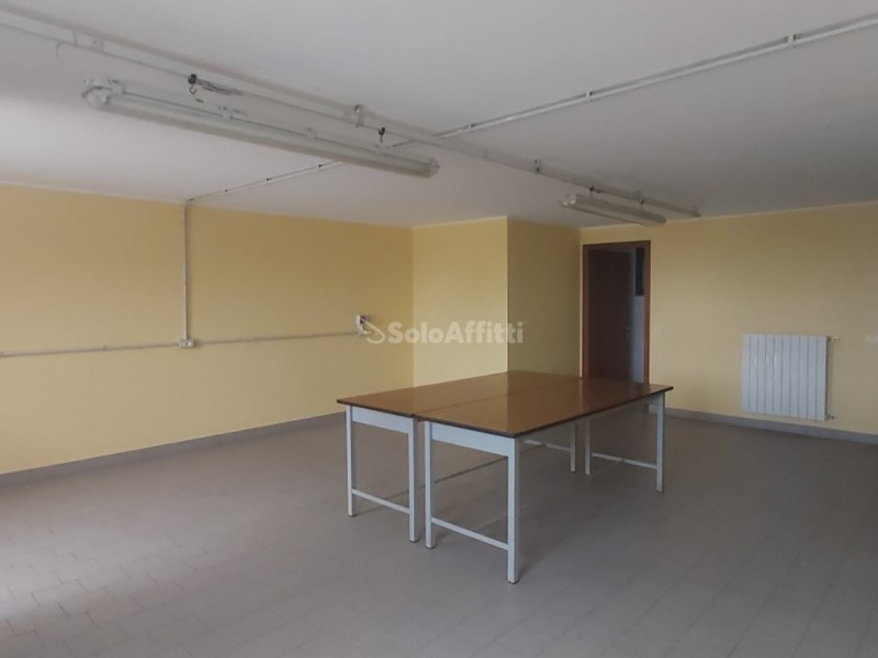 Ufficio in Affitto a Truccazzano, zona Albignano, 690€, 60 m²