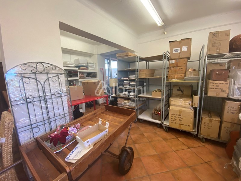 Capannone in Affitto a Vezzano Ligure, zona Bottagna, 1'250&euro;, 200 m²