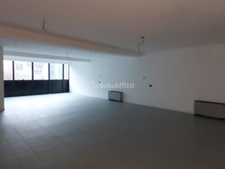 Ufficio in Affitto a Melzo, zona Centro Storico, 600€, 110 m²