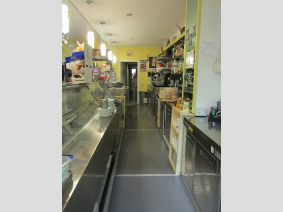 Attività commerciale in Vendita a Pisa, zona Ospedaletto, 150'000€, 135 m²