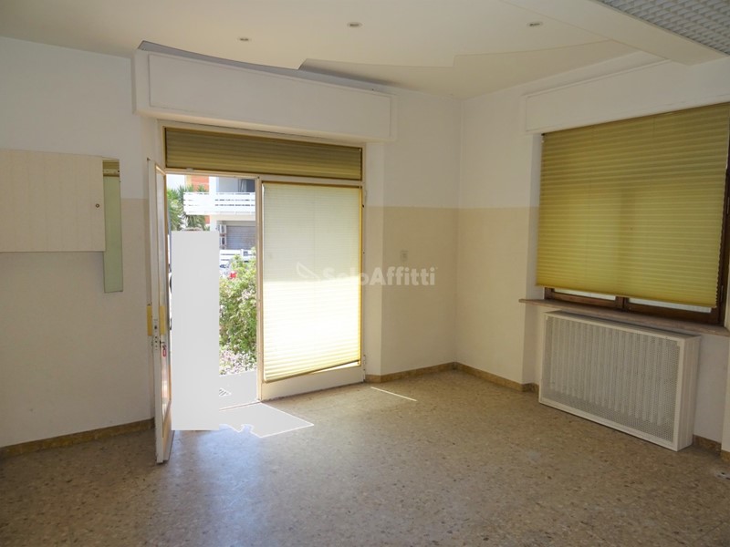 Capannone in Affitto a Senigallia, zona Vivere Verde, 320€, 33 m²
