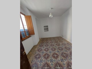 Appartamento in Vendita a Massa, 130'000€, 120 m²