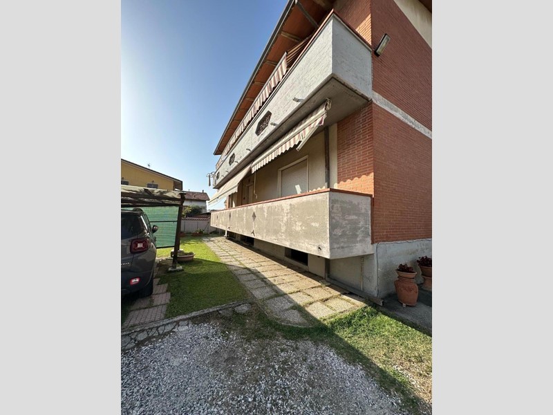 Villetta a schiera in Vendita a Massa, 500'000€, 200 m²