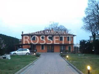 Villetta a schiera in Vendita a Cerreto Guidi, zona Bassa, 410'000€, 250 m²