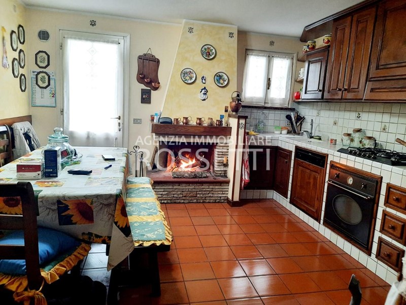 Villa bifamiliare in Vendita a Vinci, 600'000€, 300 m², con Box