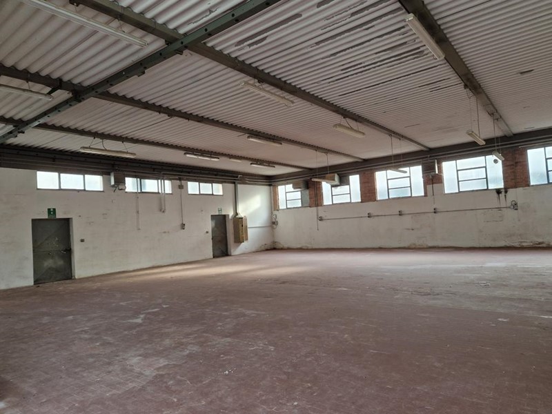 Capannone in Vendita a Casciana Terme Lari, zona Perignano, 85'000€, 345 m²